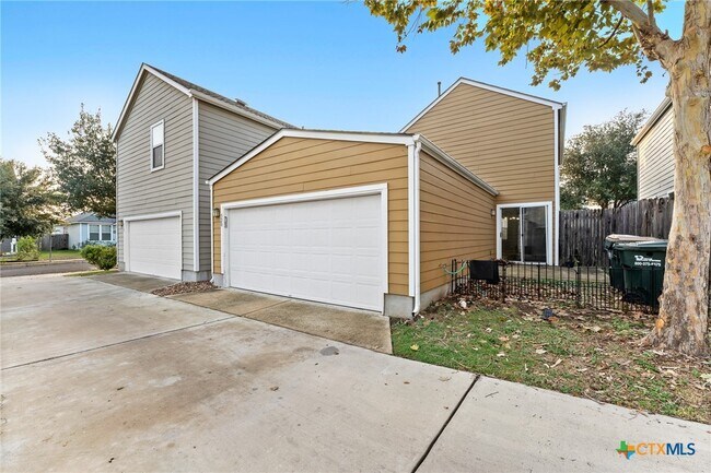 Building Photo - 320 Trestle Tree