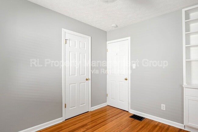 Building Photo - 459 Blenheim Rd