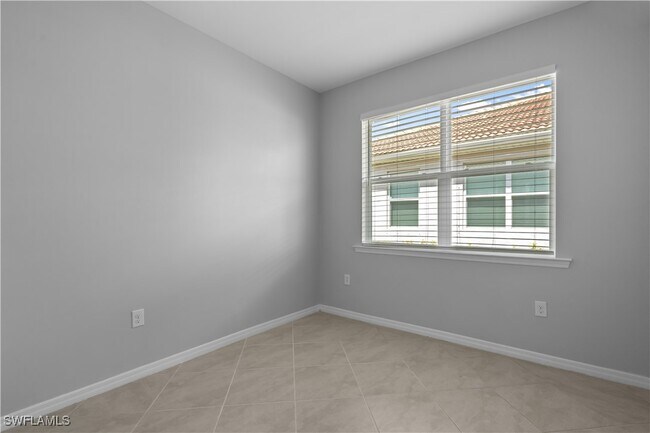 Building Photo - 3041 Royal Gardens Ave