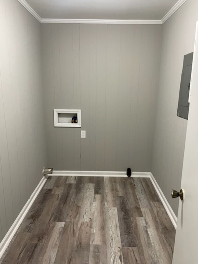 Building Photo - 3 bed, 2 full bath home located in Ashebor...
