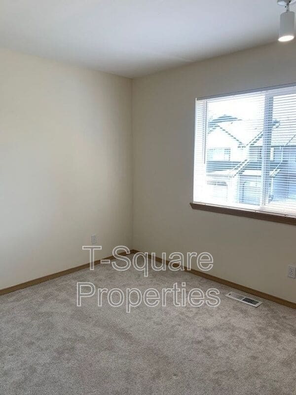 Building Photo - 15815 Admiralty Way