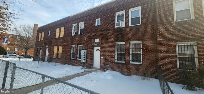 Building Photo - 2017 I St NE