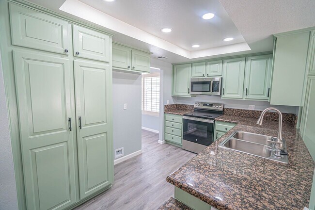Building Photo - Single Story 3 Bedroom Home for Rent in Si...