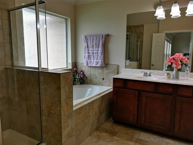 Building Photo - 2302 Waterford Park St