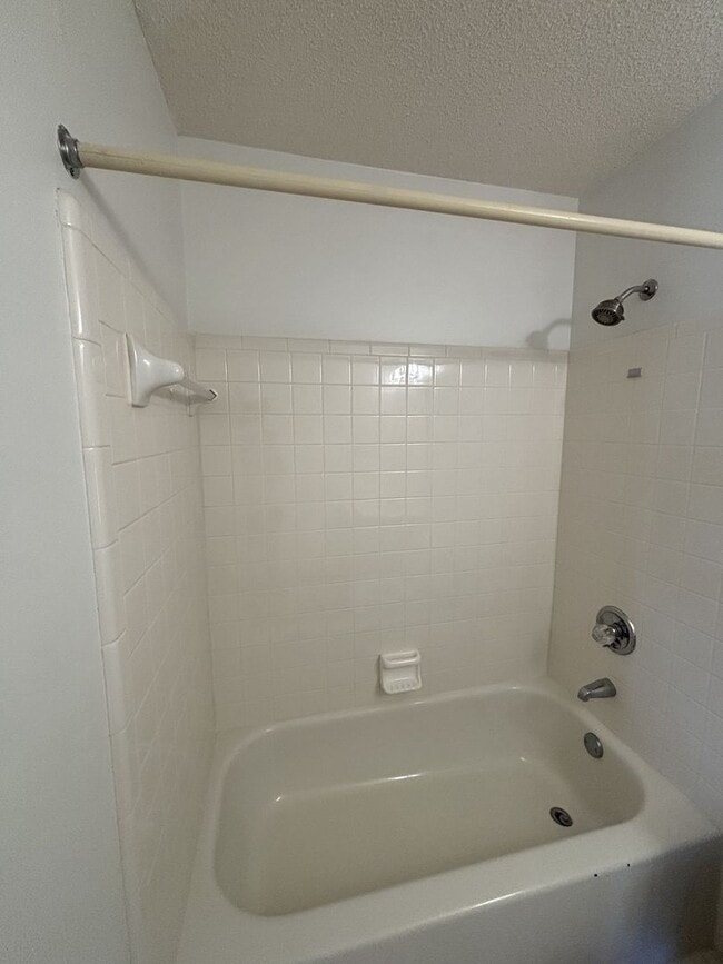 Building Photo - 2 Bed 2 Bath Pelham Available for immediat...
