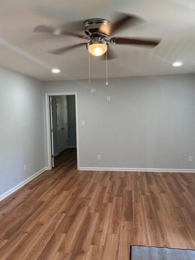 Building Photo - Beautiful 3 Bedroom is NOW AVAILABLE!!!