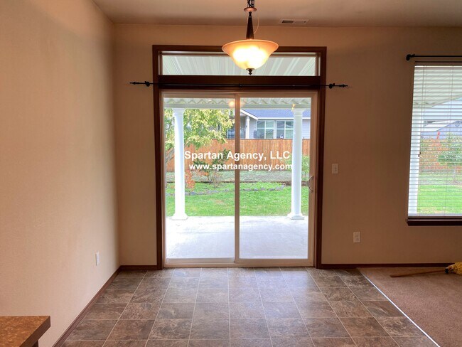 Building Photo - 912 Grinnell Ave SW