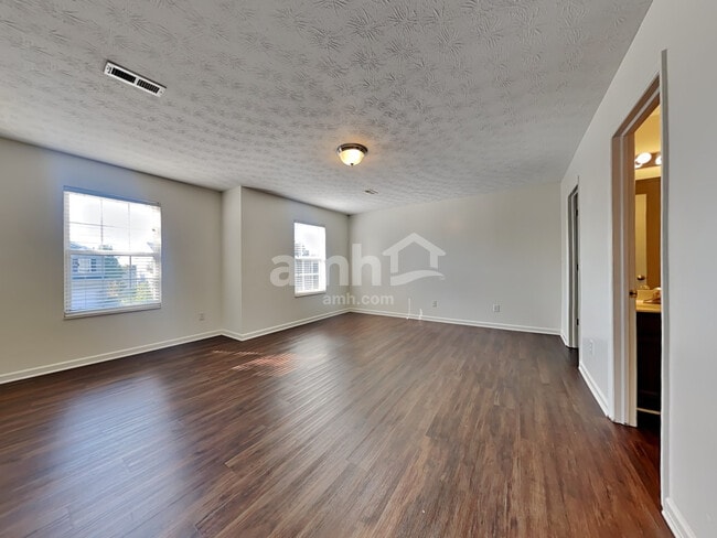 Building Photo - 5891 Eagle Creek Ct