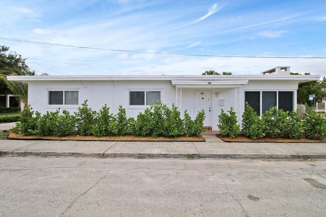 Primary Photo - 110 N C St