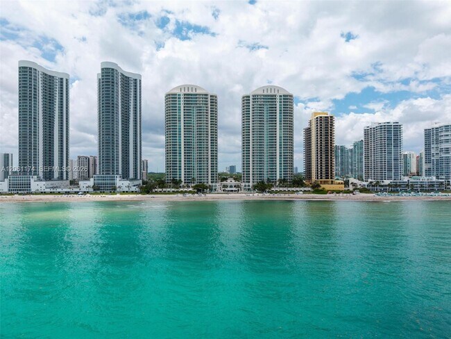 Building Photo - 16051 Collins Ave
