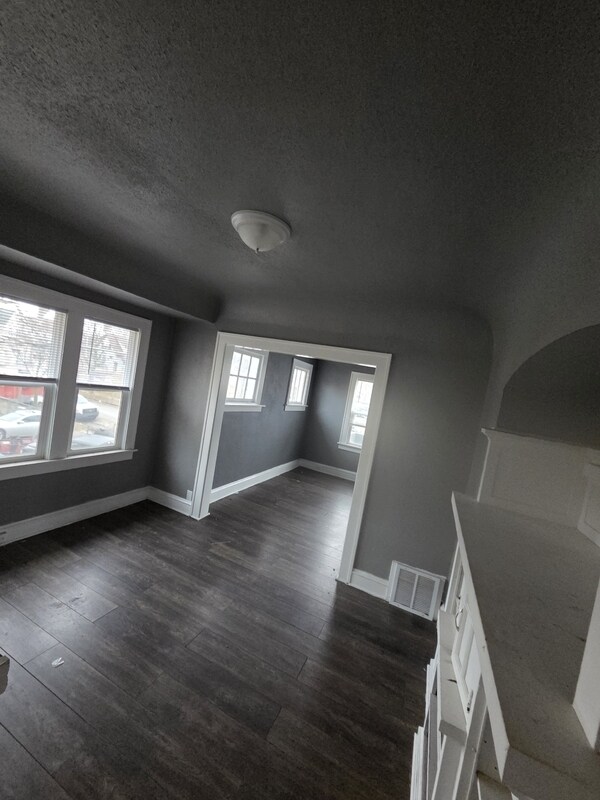 Building Photo - 2422 W Concordia Ave