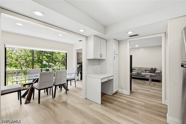 Building Photo - 428 Meadowlark Ln