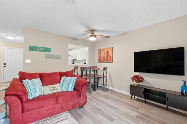 Building Photo - 1108 S Barnett Shoals Rd