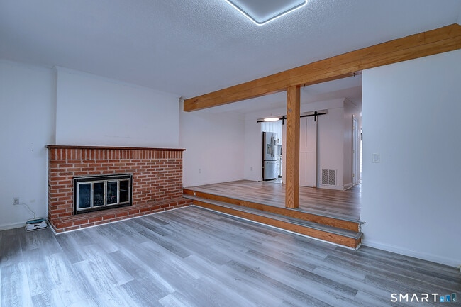 Building Photo - 32 Farmington Chase Crescent