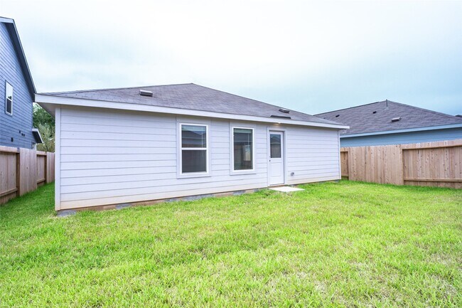 Building Photo - 15724 Plum Brk Dr