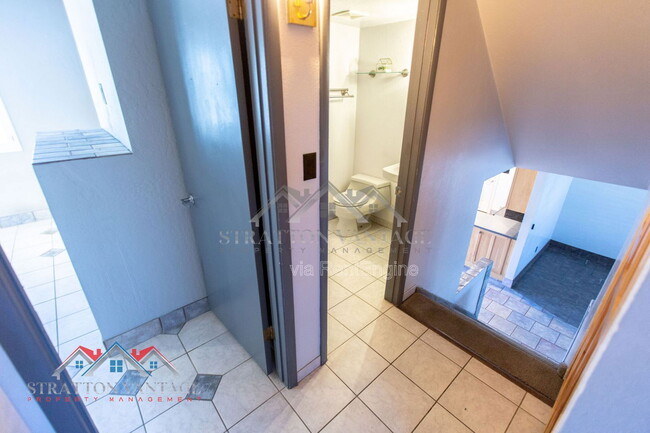 Building Photo - 1735 W Pampa Ave