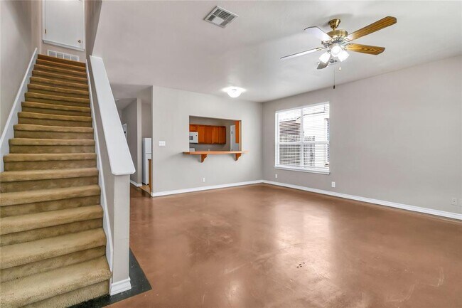 Building Photo - 200 Sandstone Dr