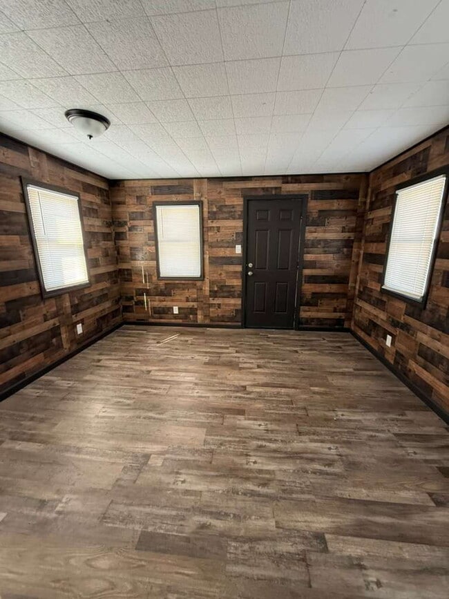 Building Photo - 237 Cameron Rd