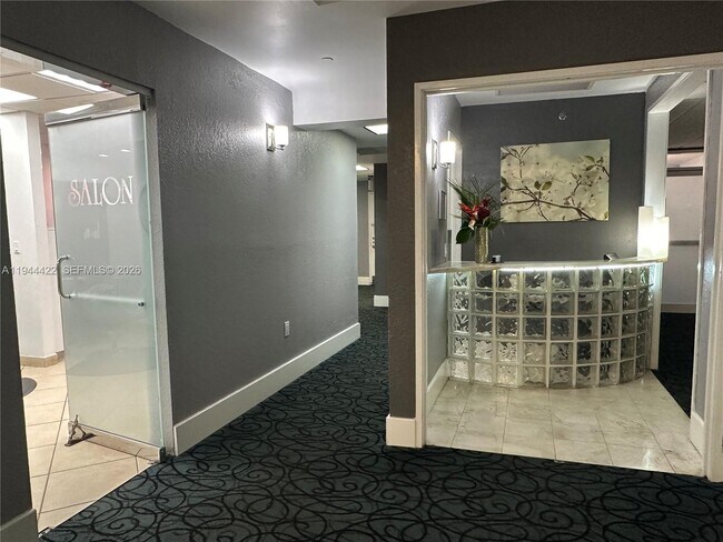 Building Photo - 16500 Collins Ave