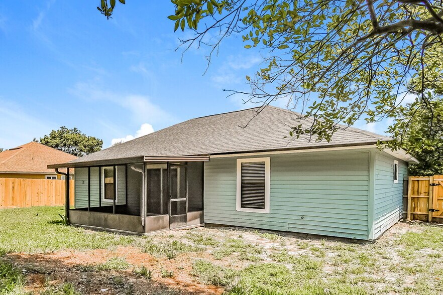 Building Photo - 1338 Pawnee St