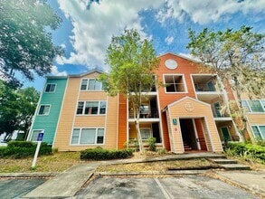 Building Photo - Newly Renovated 4BR/2BA Near UF - Resort-S...