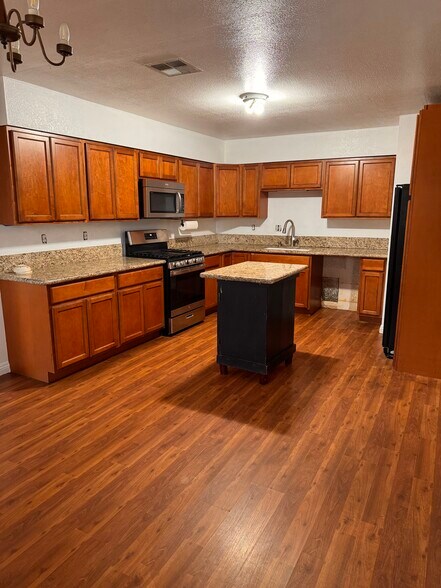 Building Photo - 61538 Valley View Dr