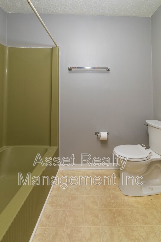 Building Photo - 9104 Woodpark Ln NW
