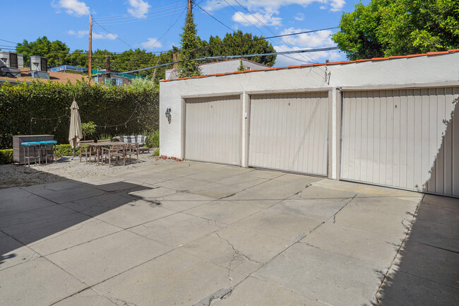 Building Photo - 642 N Windsor Blvd