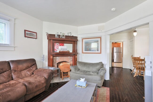 Building Photo - 5 Bedroom Quiet OSU North Campus private home