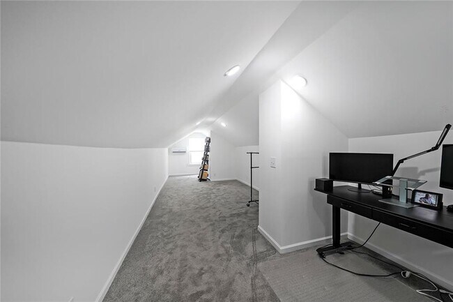 Building Photo - 167 Garden Ln
