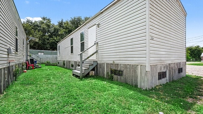 Building Photo - 25024 Twin Oaks Dr
