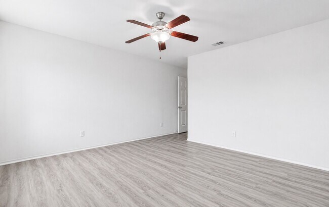 Building Photo - 166 Meadow Grove Dr