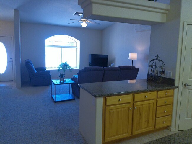 Building Photo - Winter Rental Available October-April 2026