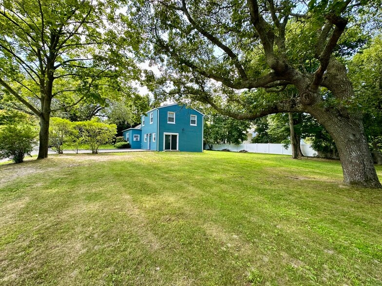 Building Photo - 56 Deer Dr