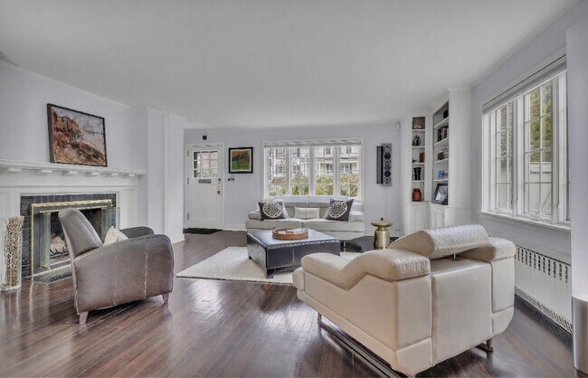 Building Photo - 42 Tanglewylde Ave