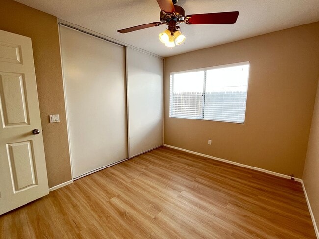 Building Photo - Large 4 bedroom home in Orangecrest for rent!