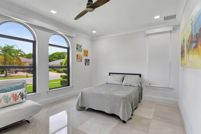 Building Photo - 10099 Canoe Brook Cir