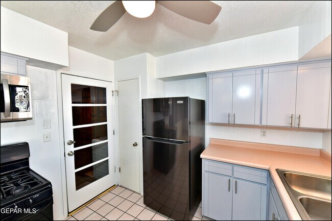 Building Photo - 5613 Creston Ave