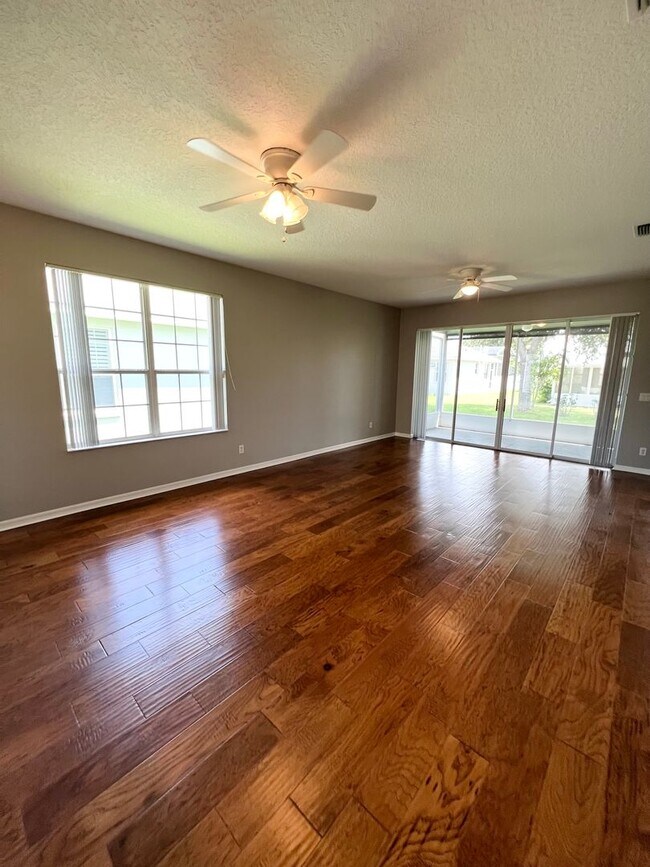 Building Photo - Gorgeous 3 bedroom, two bathroom home in 55+ Legacy of Leesburg!