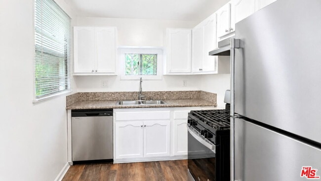 Building Photo - 419 La Colina Dr