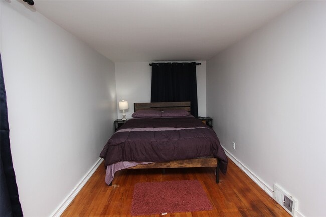 Building Photo - 701 Delano Ave