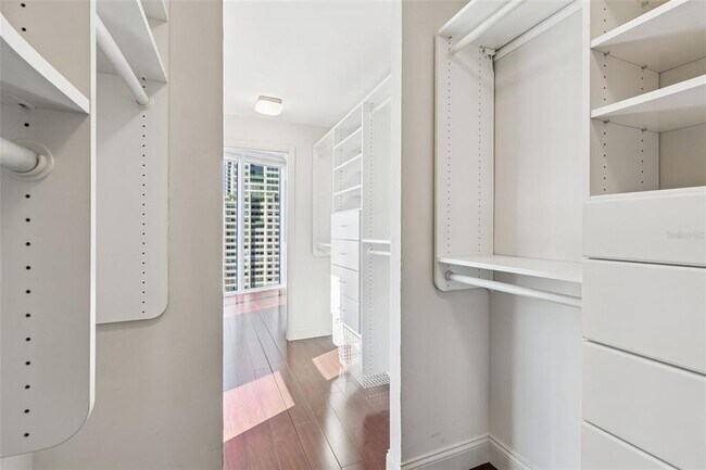 Building Photo - 1 Beach Dr SE