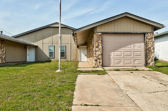 Building Photo - Welcome Home – Where Comfort Meets Modern Living!