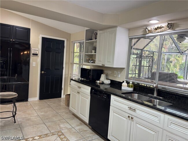 Building Photo - 1156 Oakes Blvd