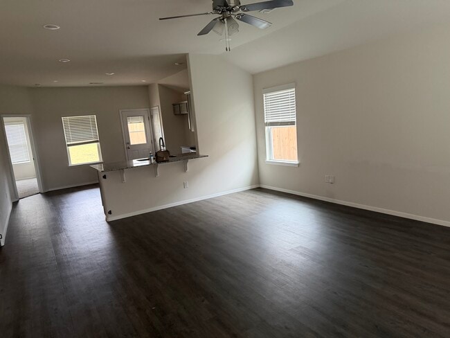 Building Photo - 515 Ashwood St