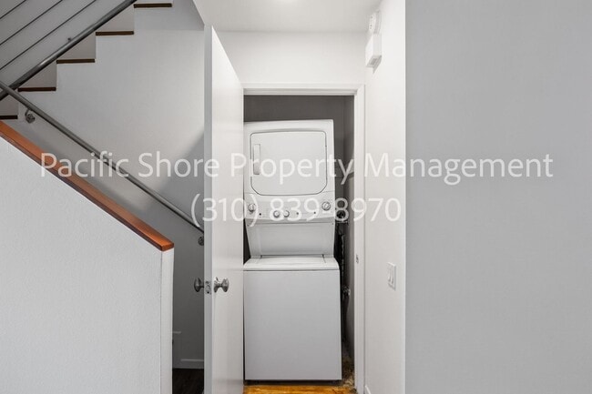 Building Photo - 2339 Hyperion Ave