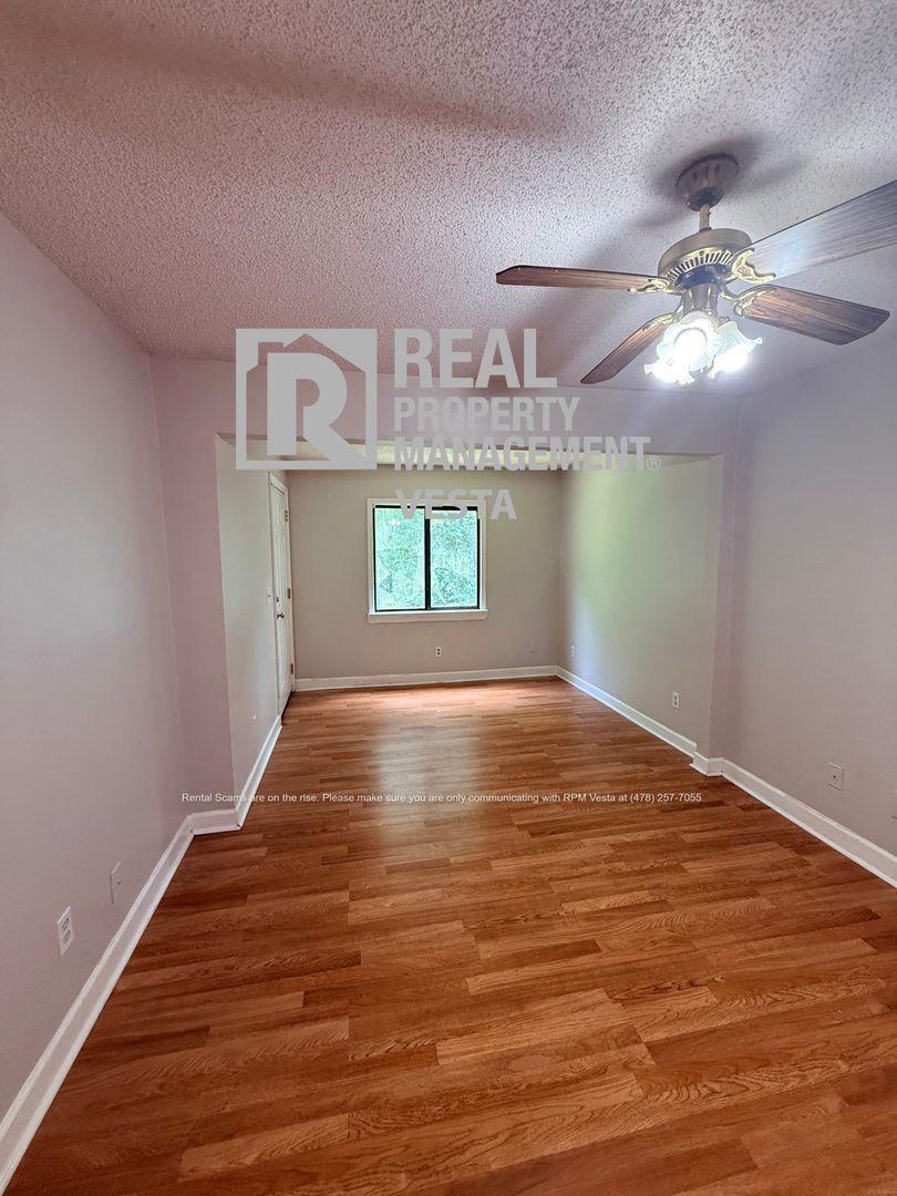Building Photo - 3163 Highpoint Dr