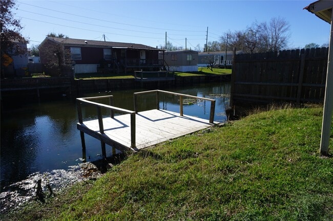 Building Photo - 8979 Gladewood