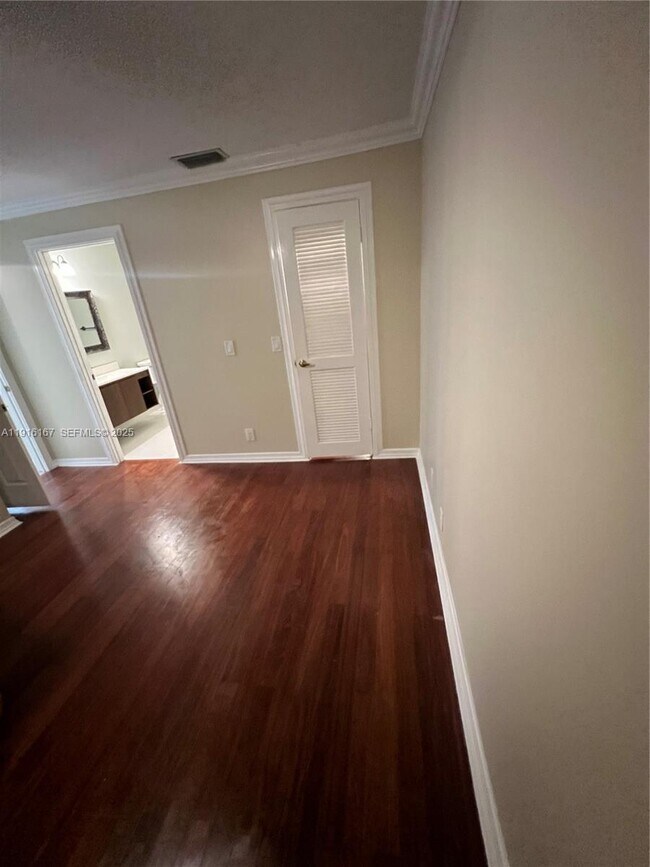 Building Photo - 5063 Heatherhill Ln