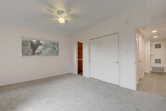 Building Photo - 803 Azie Morton Rd